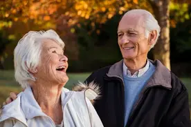 2025年，70岁老人医保返钱，每月能划入300元吗？图片