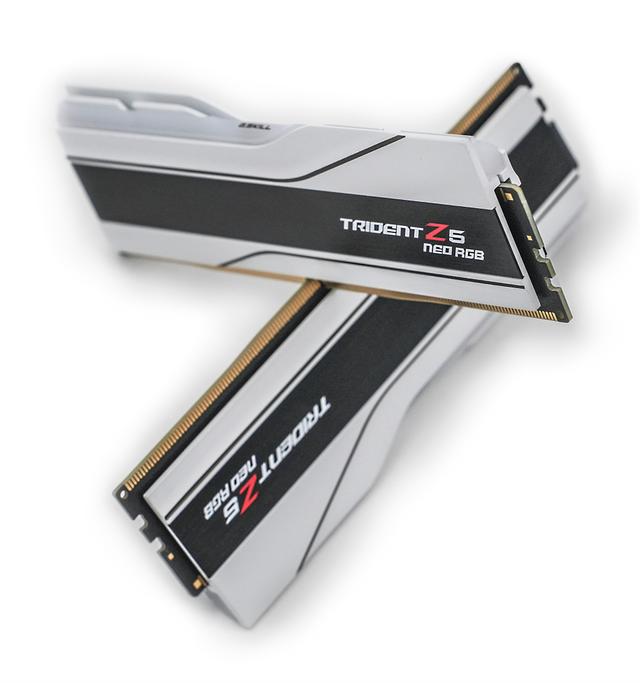 自带屏幕的主机—联力207D+9950X3D+ROG B850-F+索泰5070Ti装机