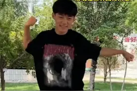 #豫人为善# 【#老师用手教16岁听障男生跳舞走红#】图片