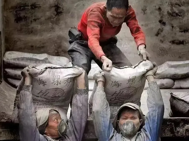 宁愿少拿退休金，也要提前退休？过来人解释了5点，很现实！