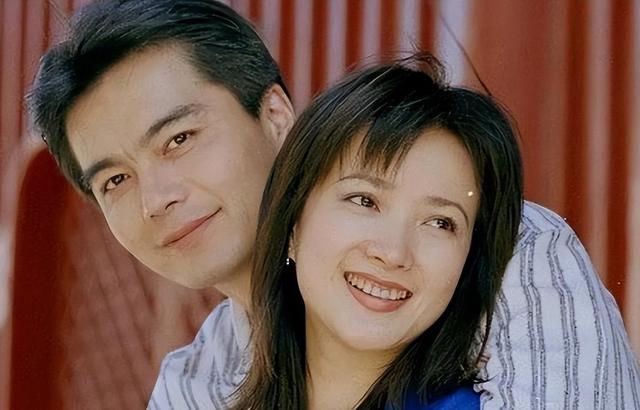 何晴追悼会公开，儿子捧骨灰，廖京生现身称不是老公	，许亚军缺席