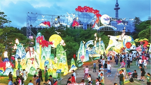 打卡2025年“青岛之夏”艺术灯会：栈桥、八大关光影重现，全国游客专程来嗨