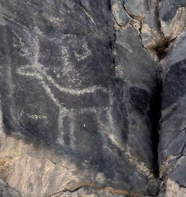 带你领略黑山岩画及石关峡