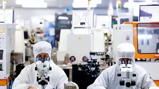 马斯克预言成真！全球抢购中国变压器，美国加税104%反被卡脖子