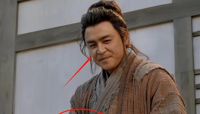 收手吧何润东！别再侮辱观众眼睛了，49岁扮嫩演少年，雷人又无脑
