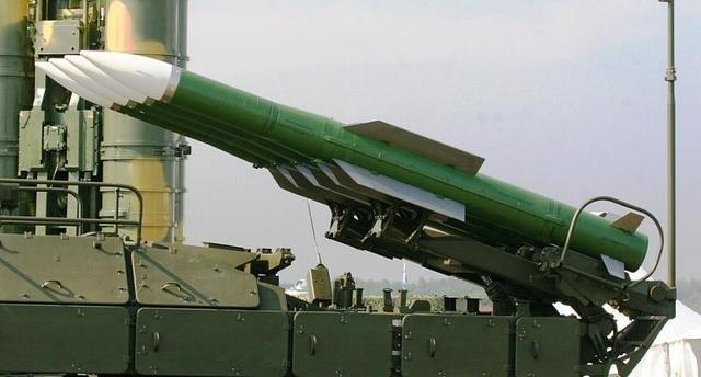 美航母压境委国海岸，普京紧急下令空投军援，拉美成大国角力战场