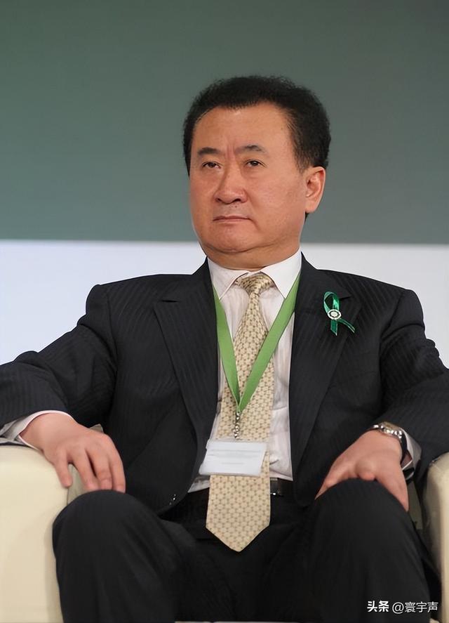 首富到“限高”，王健林和万达站在“悬崖”边上，债务能否摆脱？