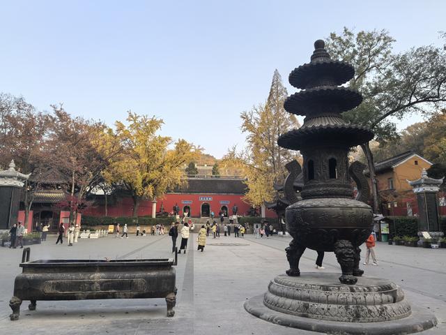 南京栖霞山一日徒步，游千年古刹，看漫山红叶