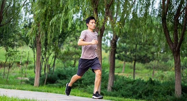 真的！大家别“跑步内卷”了，小心毁了健康！