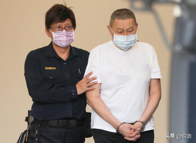 前半生靠父亲、后半辈子坑女儿，最终落得个家财散尽、癌死狱中