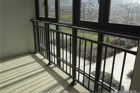 河北9岁女童从25楼坠落后续：已经出院，妈妈要将家里纱窗全换了图片