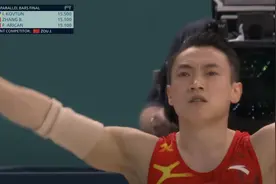 邹敬园双杠卫冕冠军，外国评论员直呼完美，评论区炸了图片