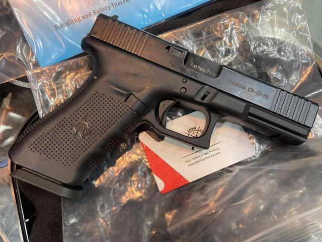 国产小钢炮半自动 北方工业NP7 沿用格洛克17风格 是实用派悍将