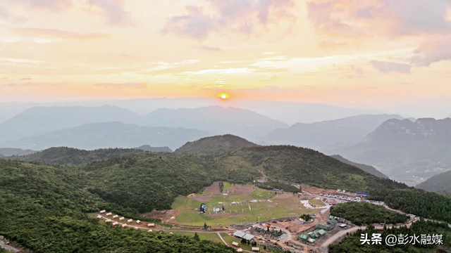 仰望星河浩瀚 拥抱自然山野