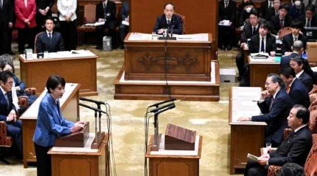 高市早苗终于开口道歉？她对华态度转变，和一个人脱不开干系