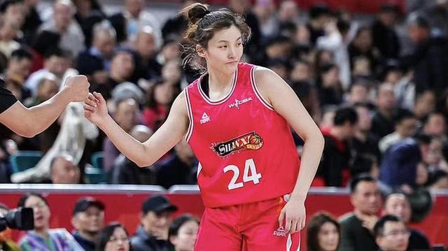 女篮锦标赛疯狂一夜：四强全部出炉，辽宁山西接连爆冷，四川大胜