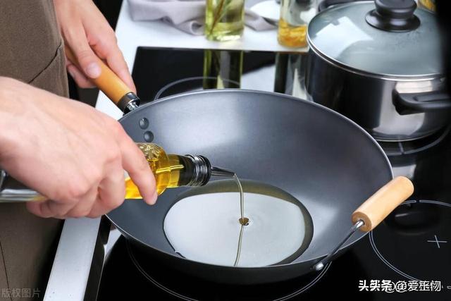 不管做什么炒肉，都别直接下锅炒，教你正确做法，肉香不腥也不柴