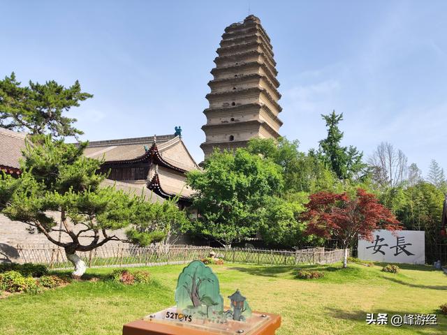 屹立千年的小雁塔，因和大雁塔外形相似体量略小而得名