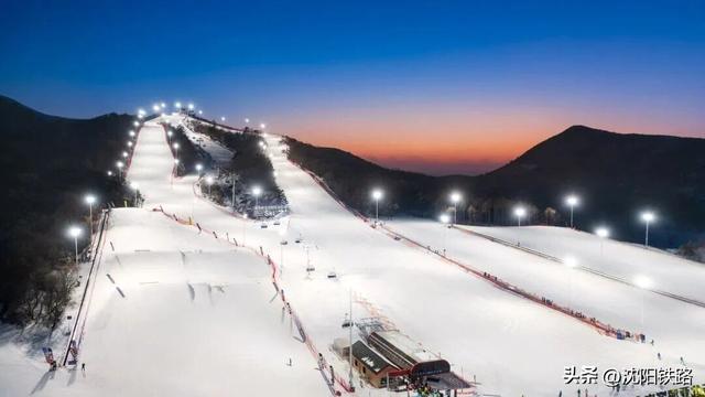 元旦假期去哪玩？坐上高铁来东北滑雪吧