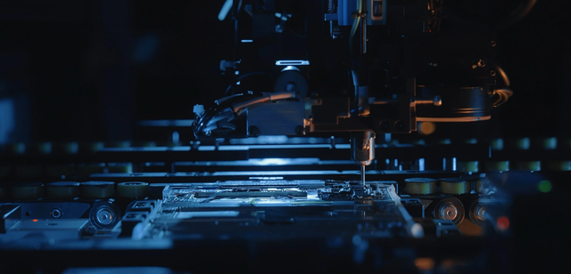 华为三折叠：孤勇在前，回声在后