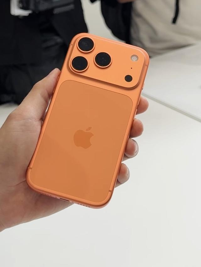 苹果终于打起价格战，iPhone 17标准版逆袭！销量暴涨8倍