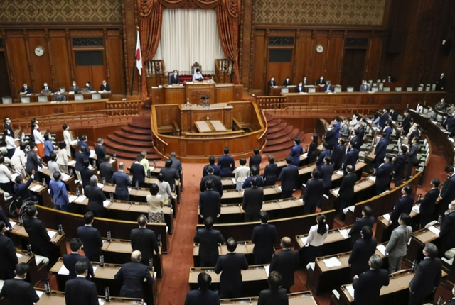 民调狂跌后，高市将目光投向北京，出兵条件已确定	，中日胜负揭晓