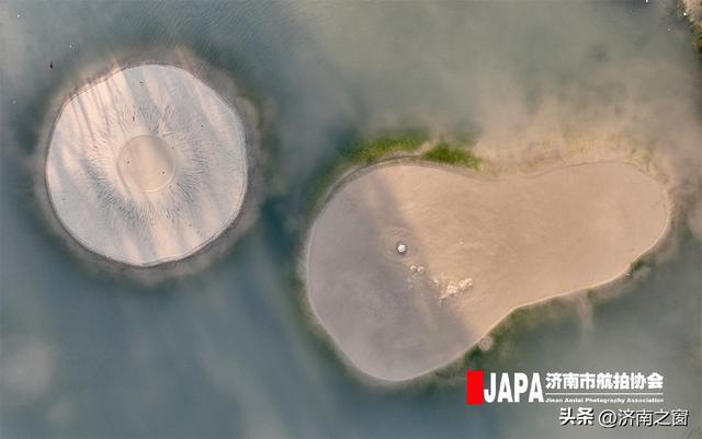 山东济南：“泉涌白沙”奇观 宛如"泉城之眼"