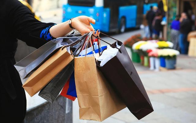 几乎全是假货！利润高达2400%	，咋消费者还前赴后继争相购买？