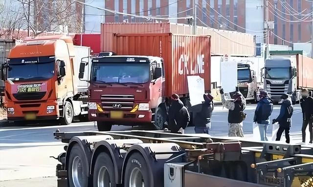 特讯！硬刚11天后，波兰总理突然通告全球，25日重新开放边境口岸