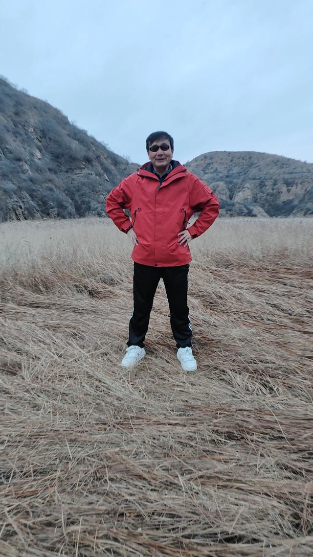 宣化瓦窑头水库芦苇成片，水天一色值得观看