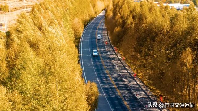祁连雪映丹霞色 一路风光入画来