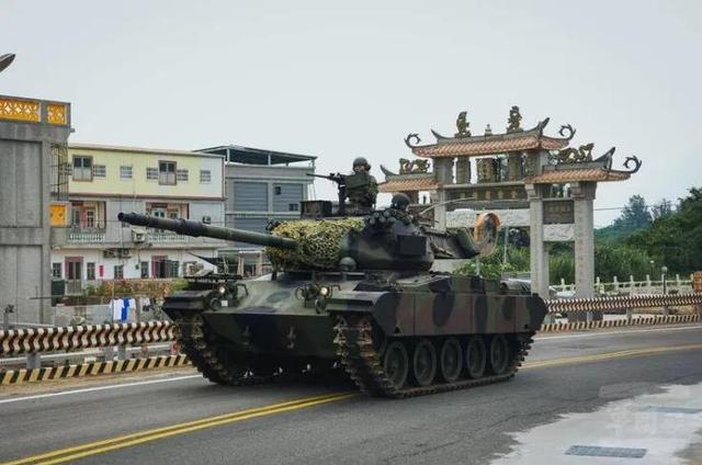 特朗普有麻烦了，日本发警告，台高层喊话大陆：我们真不想动手