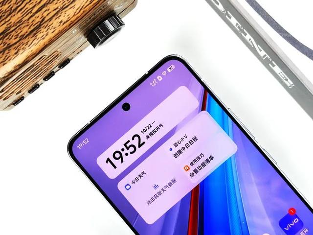 三星2K屏+7000mAh！iQOO新机曝光
