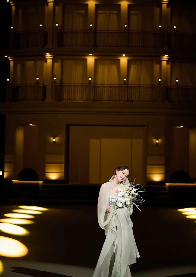 打底裤都露了天呐 ！这裙子存在的意义是啥