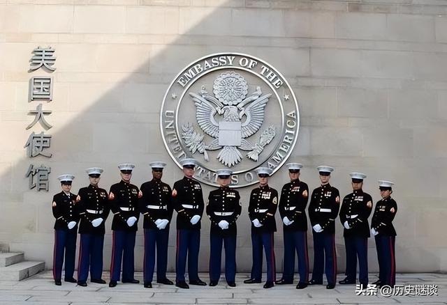 美国驻华大使馆大门口	，为何是中国军人持枪站岗？一站就是50多年