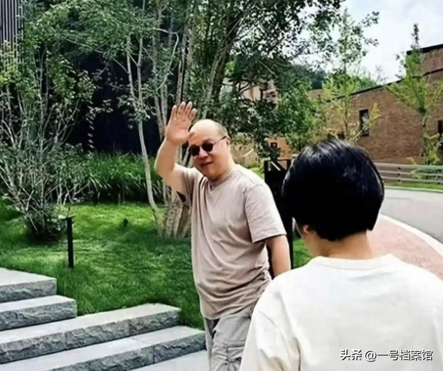 原来我们都被骗了！窦唯的落魄潦倒是假象，北京四合院才是真底气