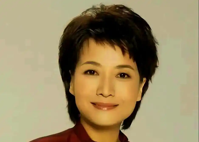 不要再为贺红梅感到惋惜了，55岁升任高官的她，早已走上另一路