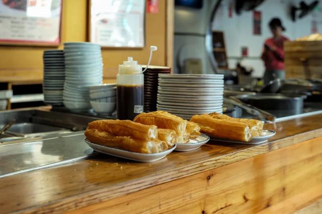 不走寻常路的国际化县城，关心一日三餐，更关心咖啡和汇率