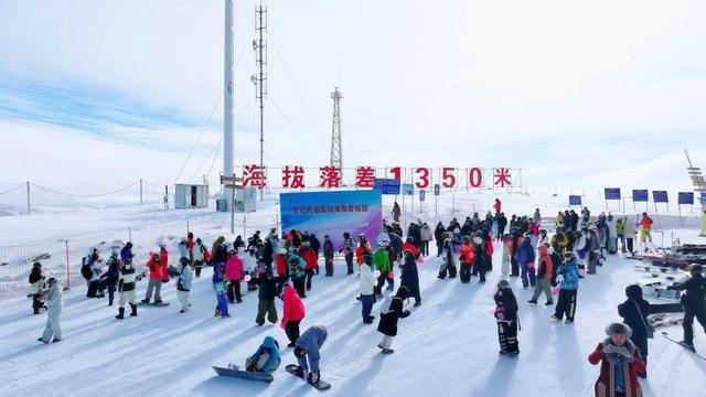 “可可冬韵 冰雪富蕴”系列报道牧羊人搭上“冰雪旅游快车”