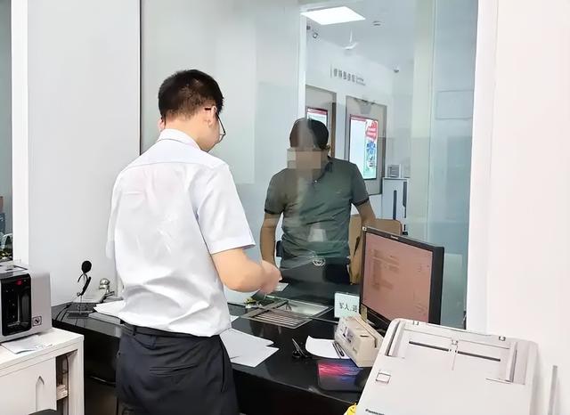 又一个金饭碗被砸碎！当年挤破头考进银行的年轻人，开始辞职了？