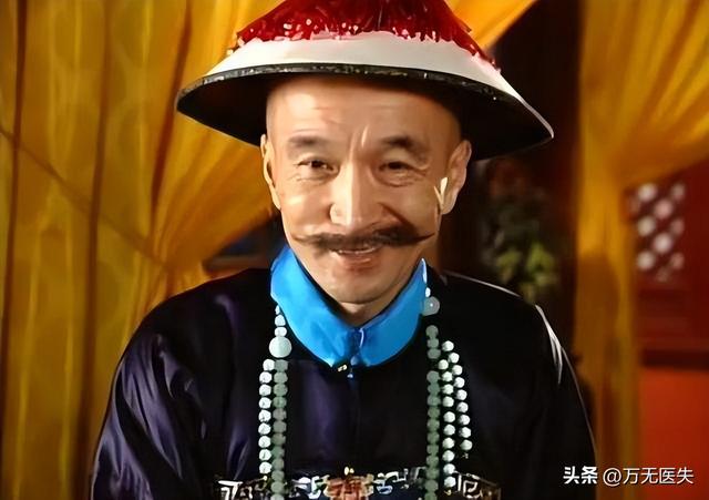 78岁李保田近况令人唏嘘，住处杂乱喝10元桶装水，如今老到不敢认