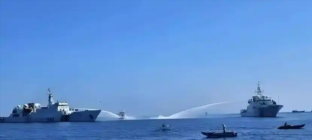 菲军威胁中国，敢登座滩军舰就动武，不到72小时，中国拖船逼近