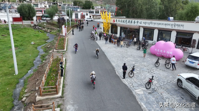 在拉萨楚布沟，“爆”出大量的→