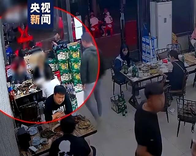 殴打孕妇的两男子社会性死亡了：工作曝光，前途没了，人生也毁了