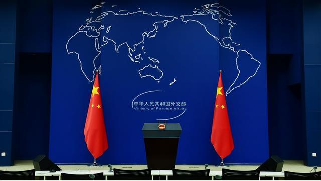 高市早苗刚当选，就对中国喊话，是真心想谈还是逢场作戏？外交部提出严肃要求