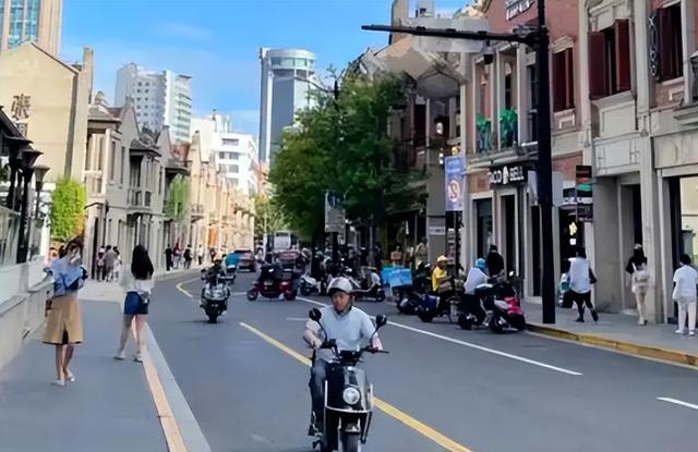 印度美女来中国旅游，第一天就破防：他们卫生条件怎么会这么好？