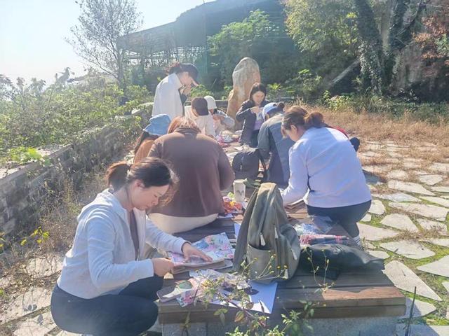 浦口区华光社区开展大马山徒步活动