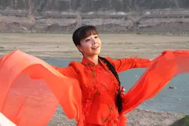 《星光大道》红人王二妮转型农村媳妇，如今的生活让人羡慕！图片