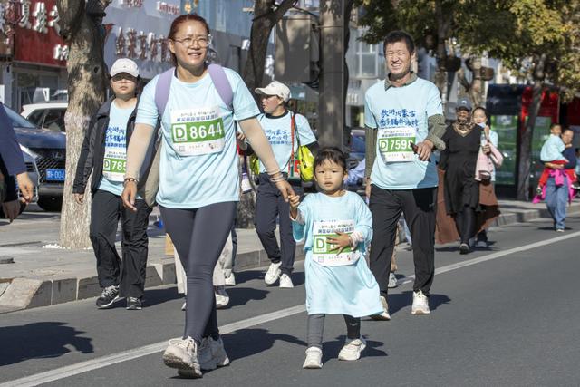 步履生花 城市漫游 这场徒步赛热烈精彩