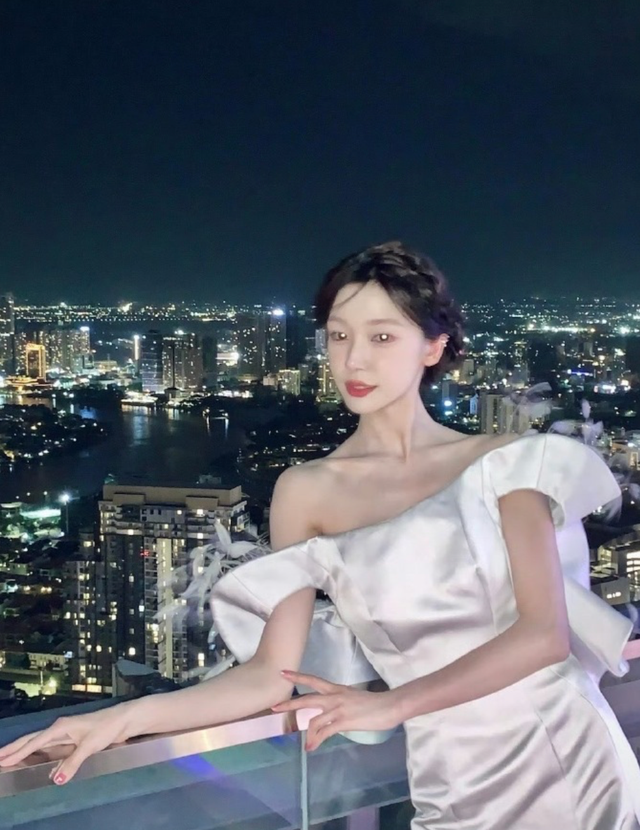 胡彦斌配不上易梦玲？网友议论纷纷，我看完合影后却有不同的看法